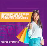 mulher sorrindo e carregando sacola de compras