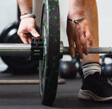 Barre de musculation chargée 