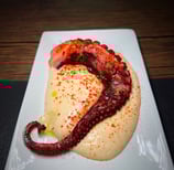 pata de pulpo a la brasa c0n parmentier
