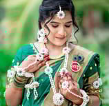 a woman in a green sari sari sari