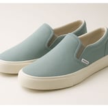 Contoh sepatu slip-on santai dari kain kanvas SIGNIFO biru AL.