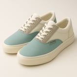 epatu slip-on kasual dari bahan kanvas SIGNIFO warna biru laguna.
