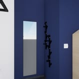 Zoom sur le projet de transformation avec une cabine d'essayage et murs peints en bleu
