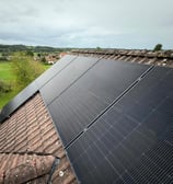 Installation de panneaux photovoltaïques réalisée par la société ALSUN ENERGY