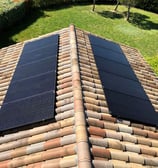 Installation de panneaux photovoltaïques réalisée par la société ALSUN ENERGY