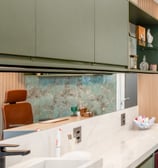 Consultório odontológico reformado pela Nattú Engenharia com equipamentos e decoração elegante