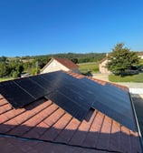 Installation de panneaux photovoltaïques réalisée par la société ALSUN ENERGY