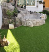 Pasto sintético instalado en jardín residencial Guadalajara por Pasto Sintético Aldrete
