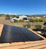 Installation de panneaux photovoltaïques réalisée par la société ALSUN ENERGY