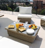 Coin détente et petit déjeuner sur la terrasse vue mer