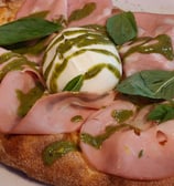 🍕 Pizza Ovale Mortadella, burrata e pistacchio by Indieblondie® from Le Marche in Italy™