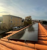 Installation de panneaux photovoltaïques réalisée par la société ALSUN ENERGY