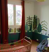 chambre enfant bébé tons verts et rouille ambiance forêt Fresh Fresque artiste Marie Hardy Normandie