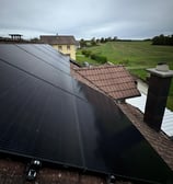 Installation de panneaux photovoltaïques réalisée par la société ALSUN ENERGY