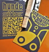 www.hunde-sitter.pro visit cards attached to the sign in the forest