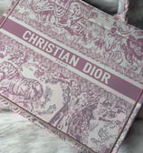 Dior Book Tote mediano Bordado rosa 