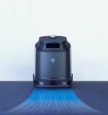 robot čisti površinu