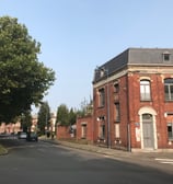 Façade de l'immeuble de bureau bien situé et récemment rénové