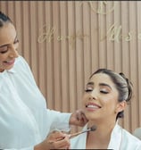 Cliente atendida no Estúdio Jheniffer Villasboas com maquiagem profissional