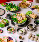 Berbagai pilihan menu lauk hotpot dan dimsum di Cemara Hotpot