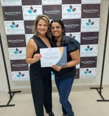 foto-com-a-representante-da-Santini