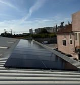 Installation de panneaux photovoltaïques réalisée par la société ALSUN ENERGY