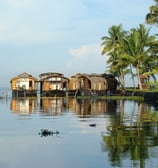 Luxury Kerala houseboat tour in Alleppey backwaters