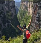 Cânion Itaimbezinho: Um espetáculo da natureza  Localizado no Parque Nacional de Aparados da Serra, 