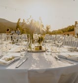Bodas al atardecer en Málaga con estilo, luz y elegancia. Celebraciones únicas con La Santa