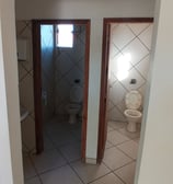 Imovel comercial no bairro Iperoba em Sao Francisco do Sul - mostrando os banheiros