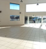 Imovel comercial no bairro Iperoba em Sao Francisco do Sul - foto interna com visao da porta principal