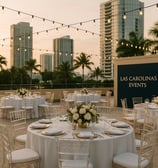 Elegant outdoor corporate event setup with luxury table settings, acrylic chairs, and refined floral arrangements by Las Caro