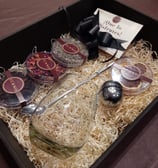 Estuches Negros de excelentes proporciones para ofrecer regalos generosos para amantes del GIN TONIC