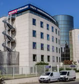 Photo de l'extérieur du CHV Frégis depuis la rue