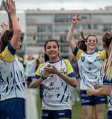 Joueuses de rugby de Vélizy qui célèbrent la victoire