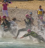Départ du triathlon pour les nageurs