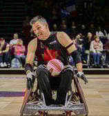 Joueur du Canada qui roule vite pour aller marquer