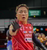 Joueur du Japon qui fait un signe de la mains pour demander la balle