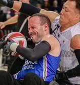 Joueur du Japon et de la France qui se battent pour le ballon