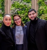 Une partie de l'équipe enseignante pose en souriant