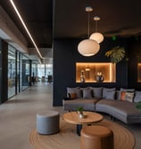 Espacio de trabajo flexible con estaciones modulares.