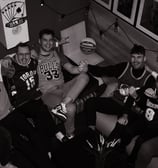 Bendra nuotrauka su krepšinio marškinėliais - privaloma švenčiant Chill Room Vilnius