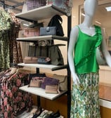 Ropa de mujer barata en la manga del mar menor