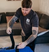 dean from deanos removals strapping up furniture