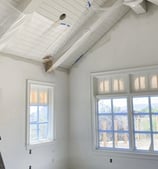 La photographie illustre la peinture de l'intérieur d'une chambre