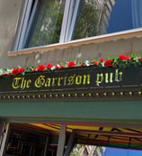 The Garrison pub sjajna reklama