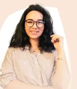 Foto da psicologa luana sorrindo