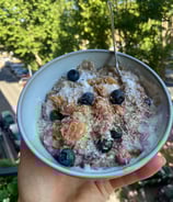 Porridge con fruta e burro di arachidi (incluso nel ricettario)