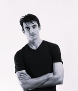 Portrait d'Alvaro Dule, directeur artistique de Prizmi