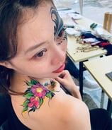  A Floral Face and Body Painting for a Teenager